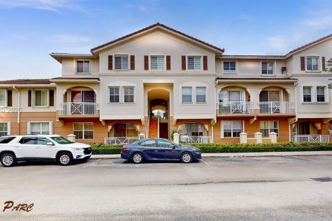 Condo in Miami, Florida, 3 bedrooms  № 2041001 - photo 3