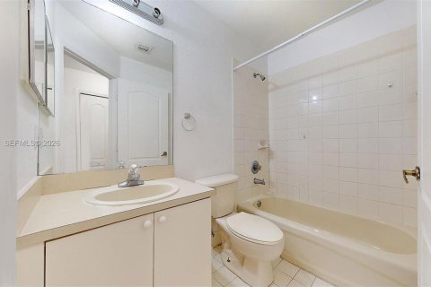 Condo in Miami, Florida, 3 bedrooms  № 2041001 - photo 12
