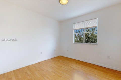 Condo in Miami, Florida, 3 bedrooms  № 2041001 - photo 18