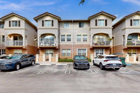 Condo in Miami, Florida, 3 bedrooms  № 2041001 - photo 4