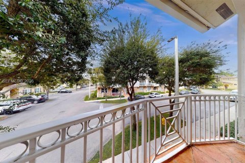 Condo in Miami, Florida, 3 bedrooms  № 2041001 - photo 10