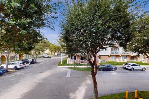 Condo in Miami, Florida, 3 bedrooms  № 2041001 - photo 8