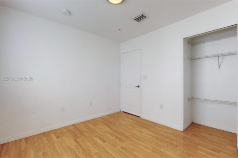 Condo in Miami, Florida, 3 bedrooms  № 2041001 - photo 17