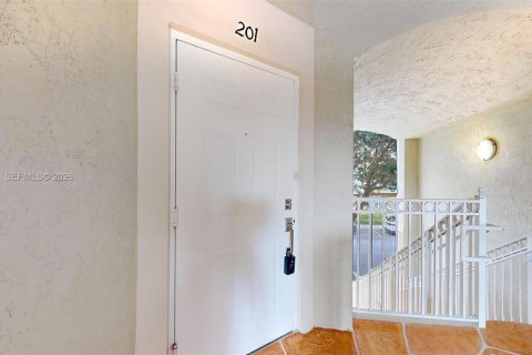 Condo in Miami, Florida, 3 bedrooms  № 2041001 - photo 7