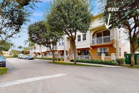 Condo in Miami, Florida, 3 bedrooms  № 2041001