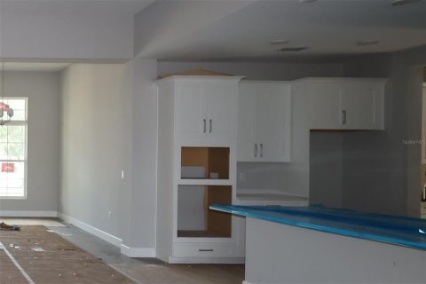 House in Apopka, Florida 5 bedrooms, 370.12 sq.m. № 2092598 - photo 2