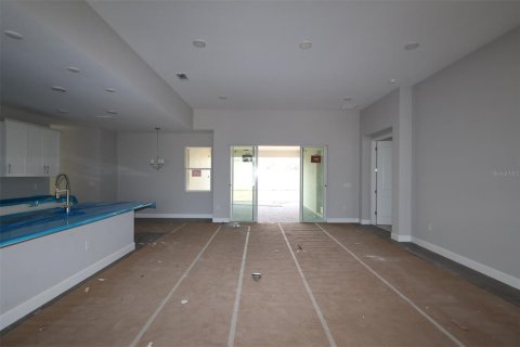 House in Apopka, Florida 5 bedrooms, 370.12 sq.m. № 2092598 - photo 10