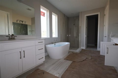 House in Apopka, Florida 5 bedrooms, 370.12 sq.m. № 2092598 - photo 9