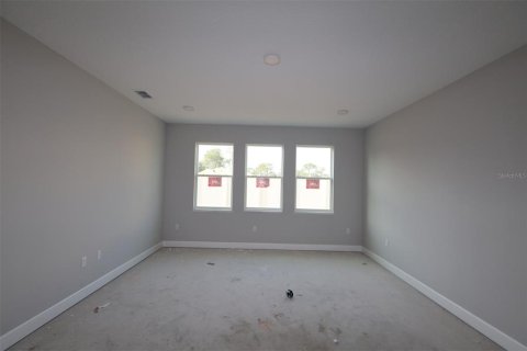 House in Apopka, Florida 5 bedrooms, 370.12 sq.m. № 2092598 - photo 8