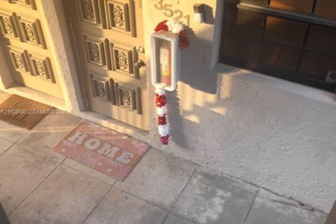 Condo in Sunrise, Florida, 2 bedrooms  № 1987075 - photo 3