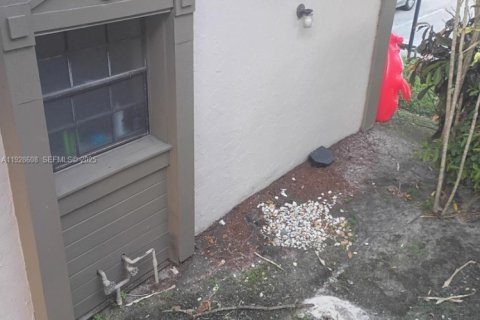 Condo in Sunrise, Florida, 2 bedrooms  № 1987075 - photo 4