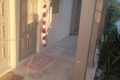 Condo in Sunrise, Florida, 2 bedrooms  № 1987075 - photo 2