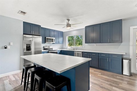 House in North Port, Florida 3 bedrooms, 122.63 sq.m. № 2393478 - photo 10