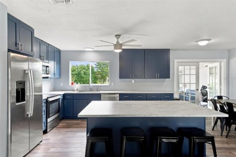 House in North Port, Florida 3 bedrooms, 122.63 sq.m. № 2393478 - photo 14