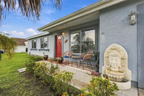 House in North Port, Florida 3 bedrooms, 122.63 sq.m. № 2393478 - photo 5