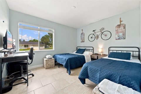 House in North Port, Florida 3 bedrooms, 122.63 sq.m. № 2393478 - photo 25