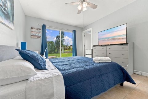 House in North Port, Florida 3 bedrooms, 122.63 sq.m. № 2393478 - photo 24