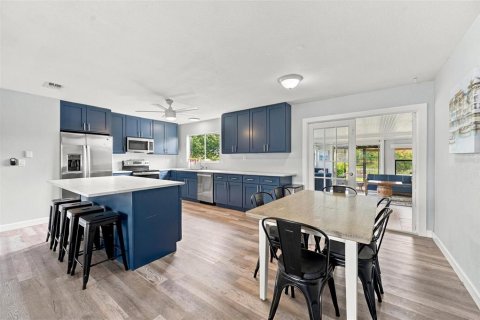 House in North Port, Florida 3 bedrooms, 122.63 sq.m. № 2393478 - photo 16