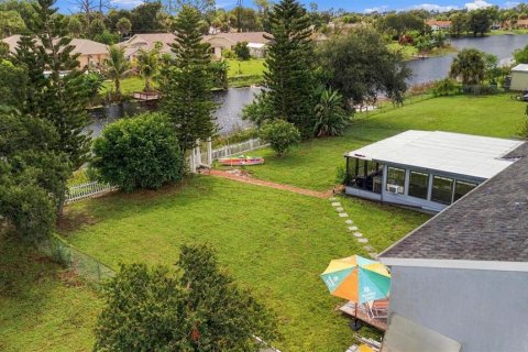 House in North Port, Florida 3 bedrooms, 122.63 sq.m. № 2393478 - photo 21
