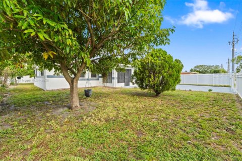 Villa ou maison à vendre à Fort Lauderdale, Floride: 4 chambres, 165.92 m2 № 1859124 - photo 24