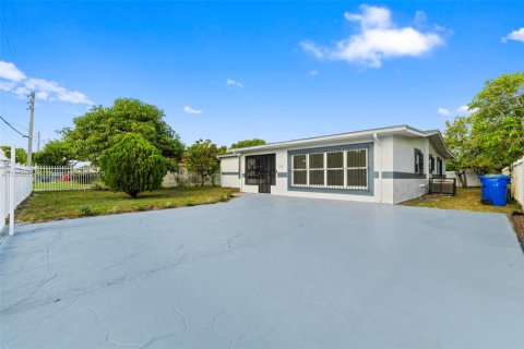 Villa ou maison à vendre à Fort Lauderdale, Floride: 4 chambres, 165.92 m2 № 1859124 - photo 2