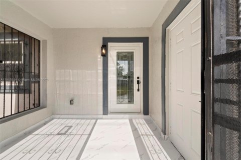 Villa ou maison à vendre à Fort Lauderdale, Floride: 4 chambres, 165.92 m2 № 1859124 - photo 3