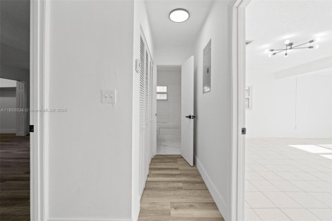 Villa ou maison à vendre à Fort Lauderdale, Floride: 4 chambres, 165.92 m2 № 1859124 - photo 11