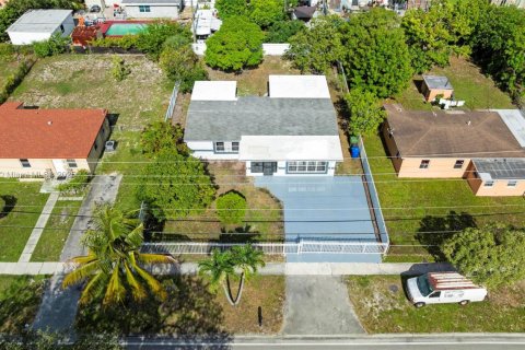 Villa ou maison à vendre à Fort Lauderdale, Floride: 4 chambres, 165.92 m2 № 1859124 - photo 30