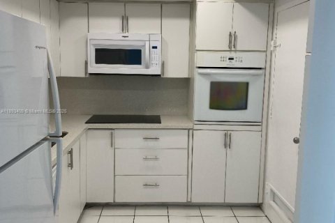 Снять в аренду кондоминиум в Санни-Айлс-Бич, Флорида 1 спальня, 65.5м2, № 2015466 - фото 15