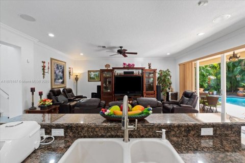 Casa en venta en Miramar, Florida, 4 dormitorios, 332.5 m2 № 1941958 - foto 28