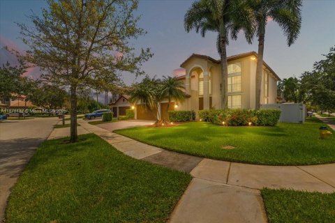 Villa ou maison à vendre à Miramar, Floride: 4 chambres, 332.5 m2 № 1941958 - photo 1