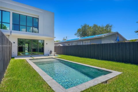 Villa ou maison à vendre à Miami, Floride: 3 chambres, 155.7 m2 № 2060199 - photo 8