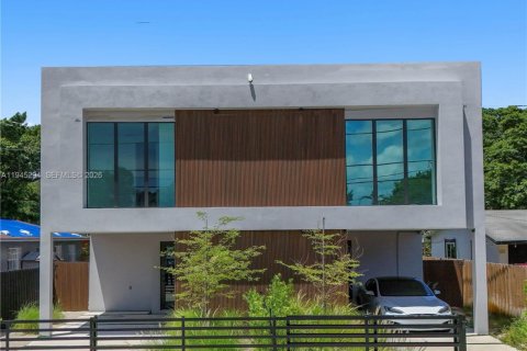 Villa ou maison à vendre à Miami, Floride: 3 chambres, 155.7 m2 № 2060199 - photo 3