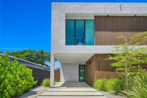 Villa ou maison à vendre à Miami, Floride: 3 chambres, 155.7 m2 № 2060199 - photo 2