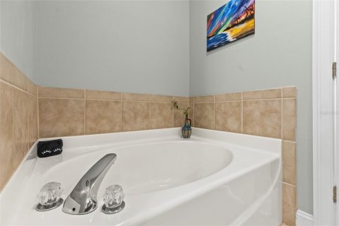 Townhouse in Apollo Beach, Florida 4 bedrooms, 275.73 sq.m. № 2316493 - photo 16