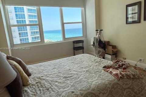 Condo in Hollywood, Florida, 2 bedrooms  № 1944967 - photo 8