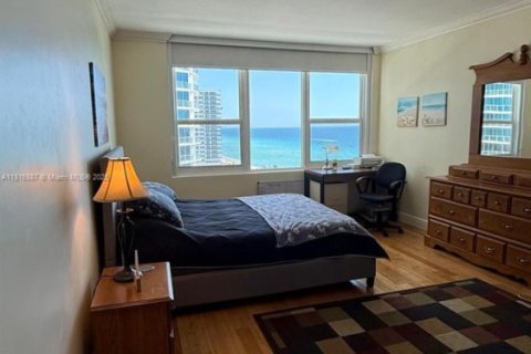 Condo in Hollywood, Florida, 2 bedrooms  № 1944967 - photo 16