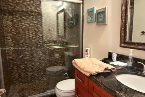 Condo in Hollywood, Florida, 2 bedrooms  № 1944967 - photo 10