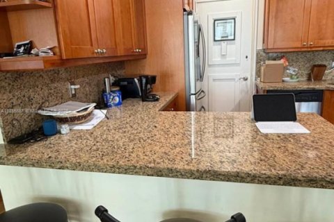Condo in Hollywood, Florida, 2 bedrooms  № 1944967 - photo 4
