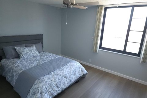 Condo in Clearwater, Florida, 1 bedroom  № 1536319 - photo 11