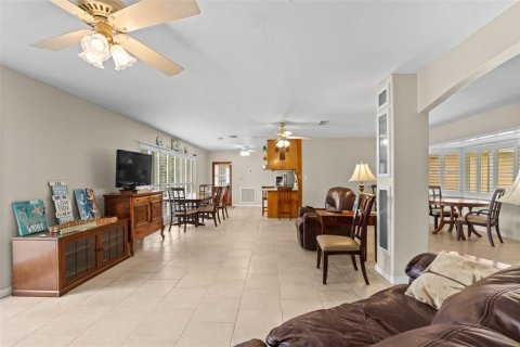 House in Ruskin, Florida 3 bedrooms, 299.15 sq.m. № 1903537 - photo 6