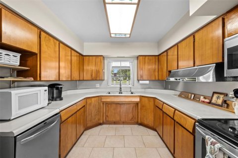 House in Ruskin, Florida 3 bedrooms, 299.15 sq.m. № 1903537 - photo 11
