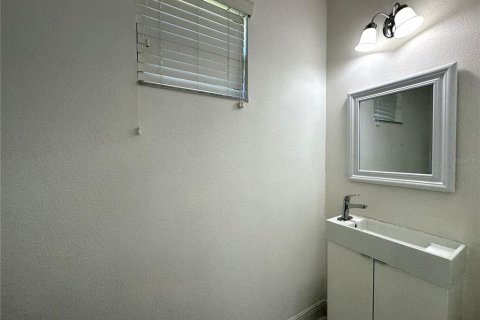 Touwnhouse à louer à Orlando, Floride: 3 chambres, 165.27 m2 № 2395608 - photo 16