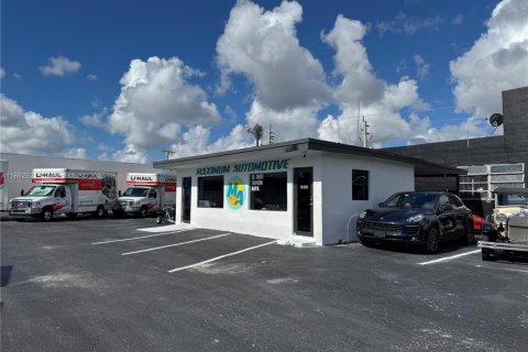 Commercial property in Hollywood, Florida № 1961383 - photo 4