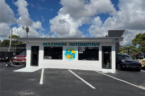 Commercial property in Hollywood, Florida № 1961383 - photo 5