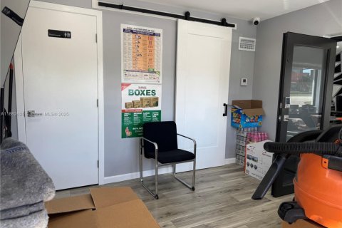 Commercial property in Hollywood, Florida № 1961383 - photo 10