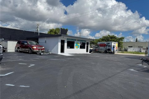 Commercial property in Hollywood, Florida № 1961383 - photo 6