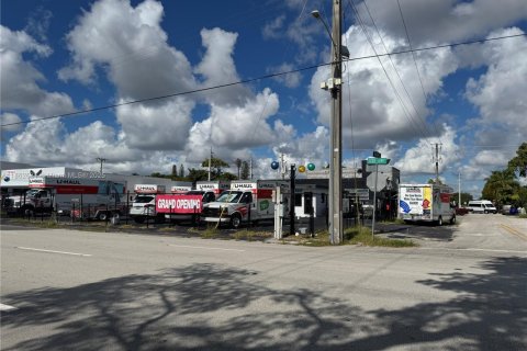Commercial property in Hollywood, Florida № 1961383 - photo 2