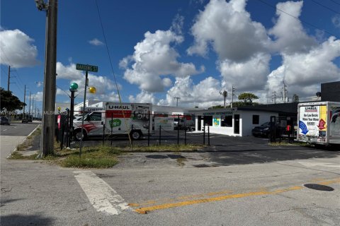 Commercial property in Hollywood, Florida № 1961383