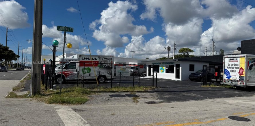 Commercial property in Hollywood, Florida № 1961383